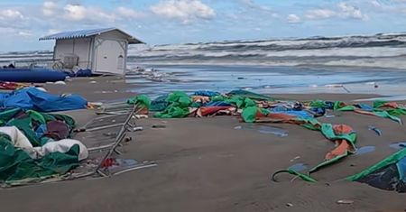 Smutny widok po sztormie. Nie tak powinna wyglądać plaża