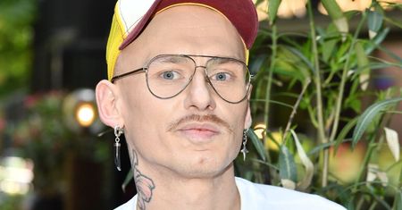 Jacek Szawioła odszedł z "Gogglebox". Wiemy, kto go zastąpi. "To zwierzę sceniczne"