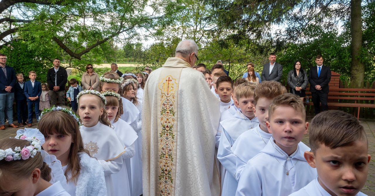 Uroczysta Komunia Święta w Mieścisku – 29 dzieci przystąpiło do sakramentu