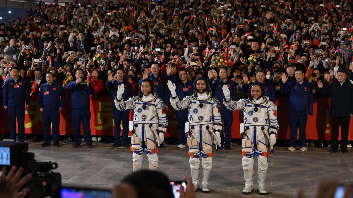 Tajkonauci przed startem - zdjęcie ilustracyjne