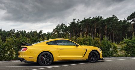 Ford Mustang Shelby GT350R - o Mount Everest, kanapce i V8 z piekła rodem