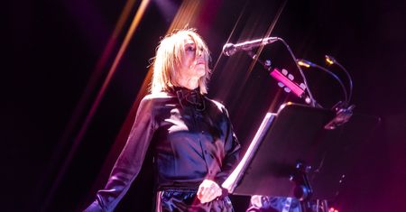 AI jako nowy szef? Kim Gordon stawia niewygodne pytania