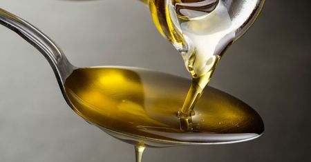 Rano pij jedną łyżkę. Efekty szybko zobaczysz w lusterku