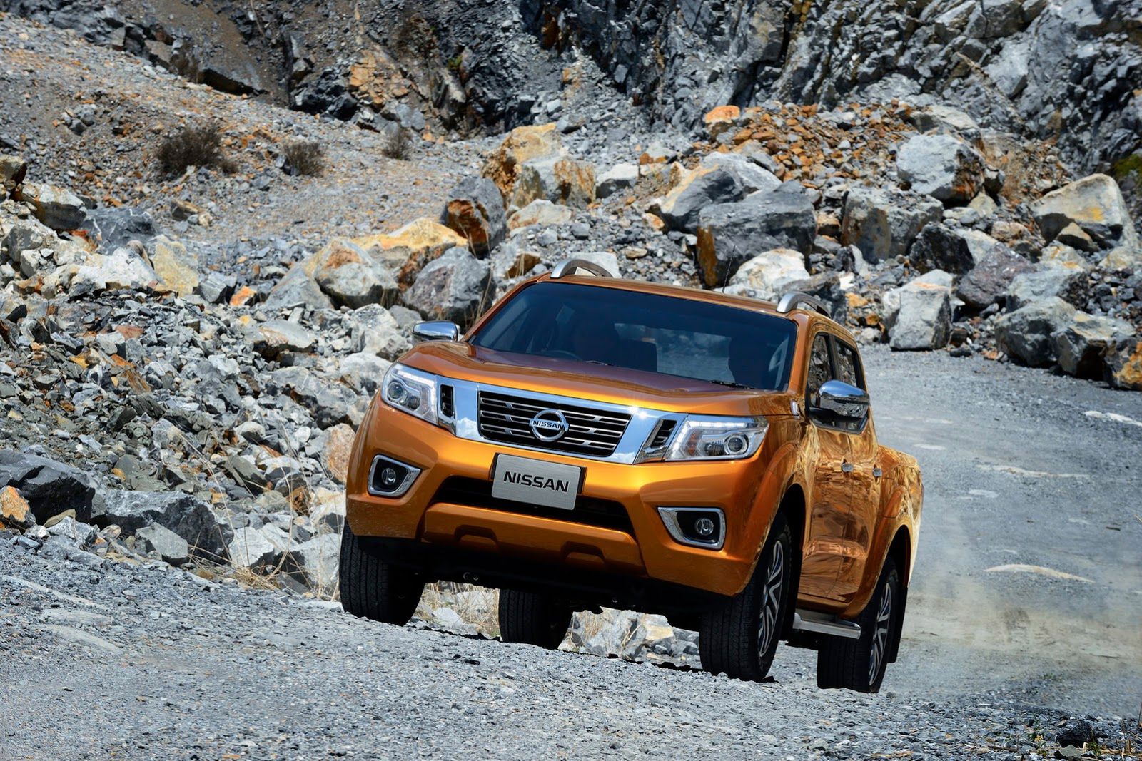 Nowy Nissan Navara - obszerna galeria producenta 27