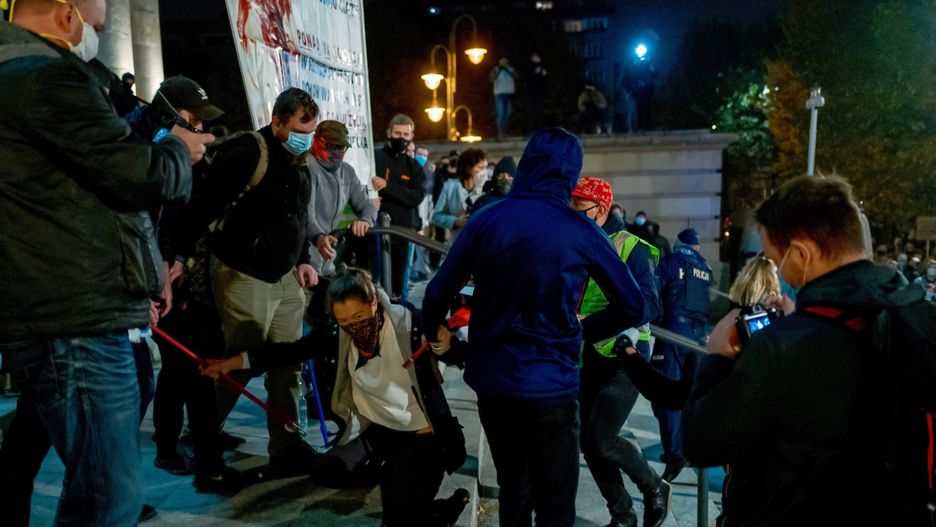 W niedzielę doszło do starć między protestującymi.