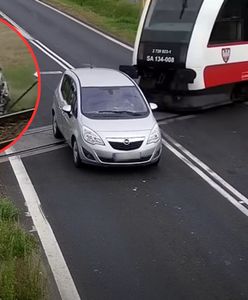 Stanął na torach kolejowych. Moment wypadku w Grodzisku Wielkopolskim