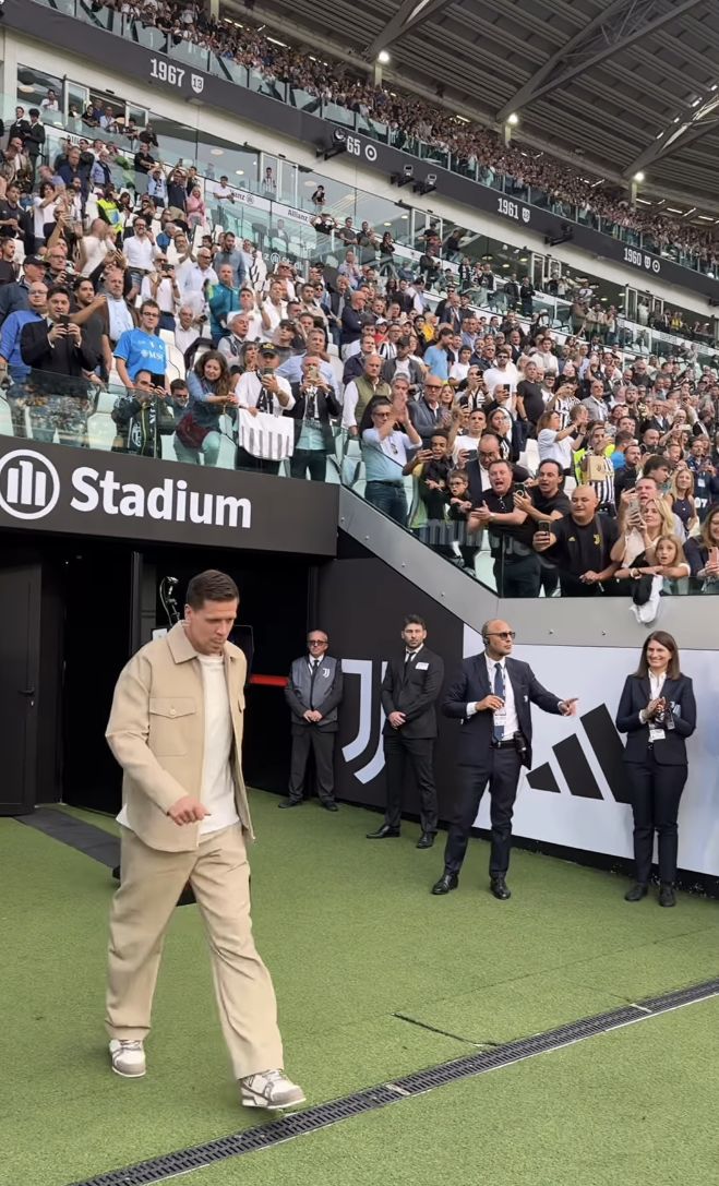 Wojciech Szczęsny pożegnał się z kibicami na stadionie w Turynie