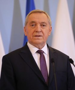 Polityk PiS pytany o obowiązek szczepień. "Nie siłą przez policję"