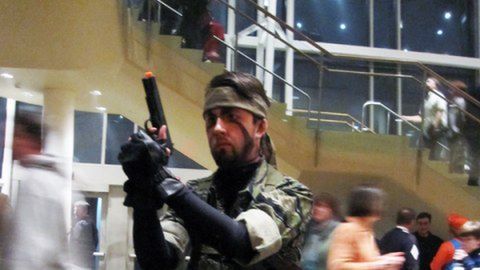 Męski cosplay na Dzień Kobiet 1