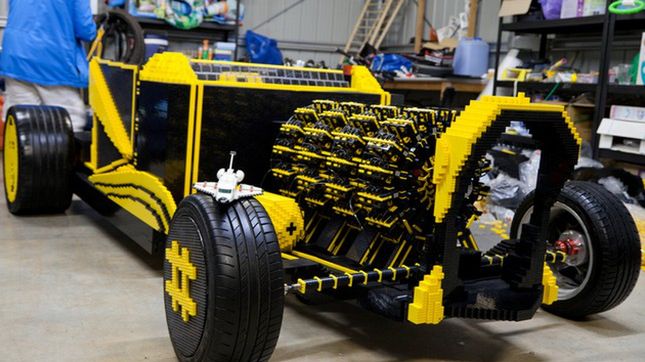 To jeździ! Pełnowymiarowy samochód z klocków Lego zasilany powietrzem 1