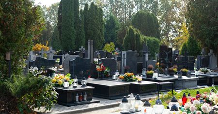 Znów śmigłowiec na festynie. Mieszkańcy skarżą się, że zniszczono nagrobki