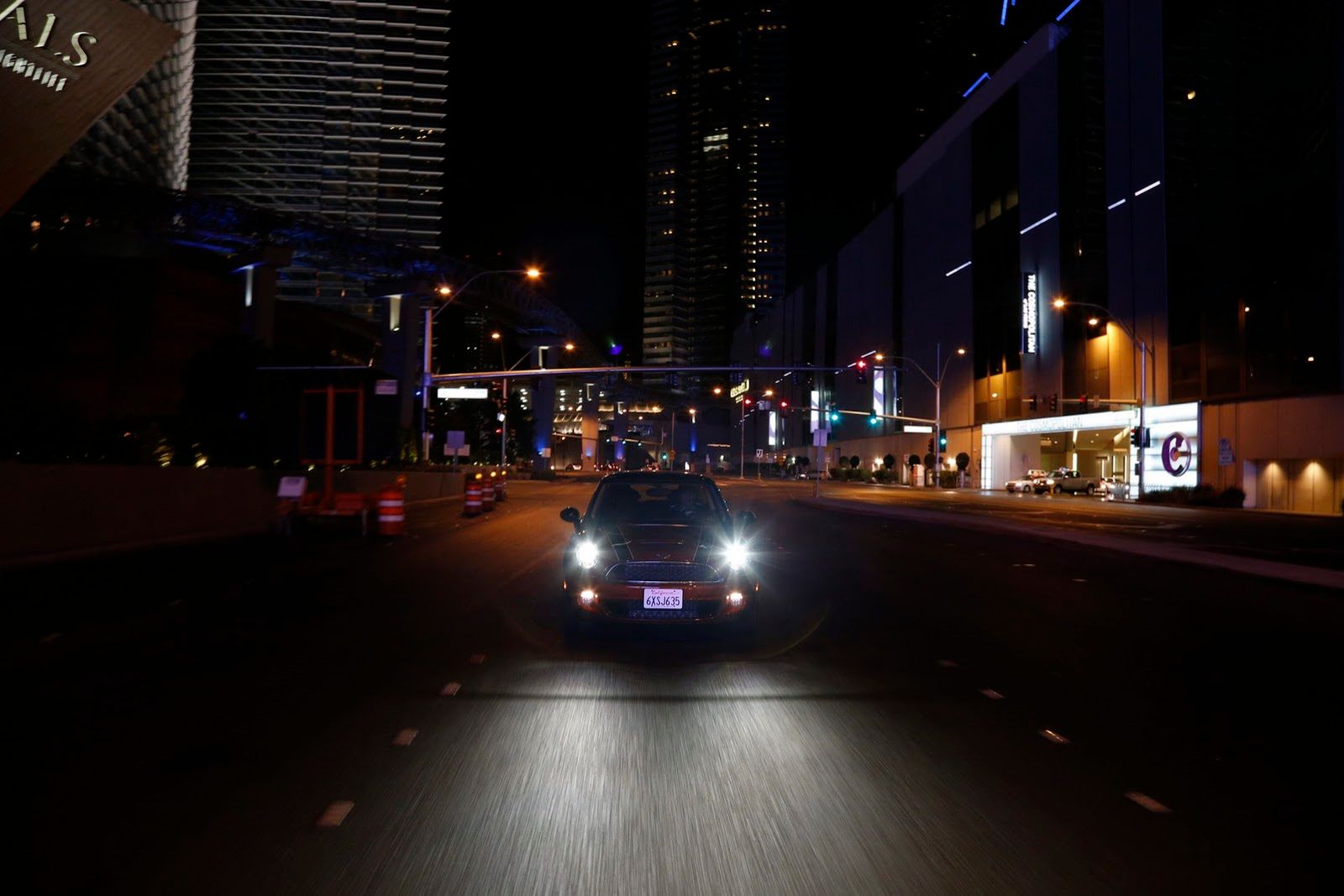 Galeria Mini jako celebracja sprzedaży półmilionowego egzemplarza w USA 212