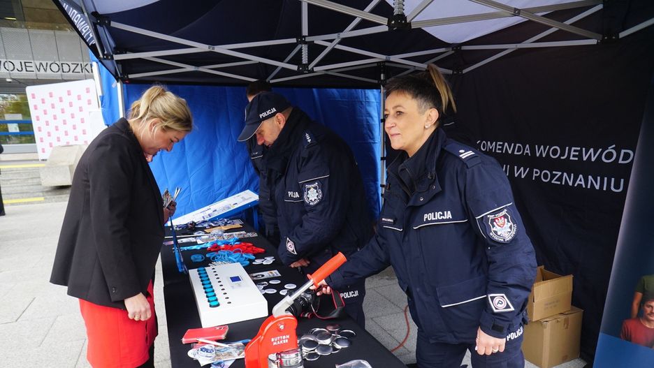 Policjanci z Poznania uczyli jak nie paść ofiarą handlu ludźmi