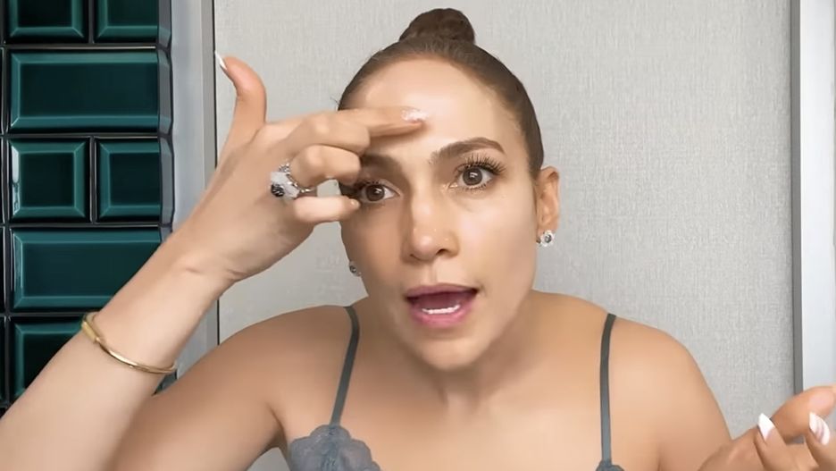 Jennifer Lopez zdradza swój urodowy sekretyoutube/@Vogue