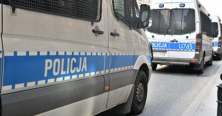 Koronawirus. Niecodzienny konwój policji ze Śląska [WIDEO]