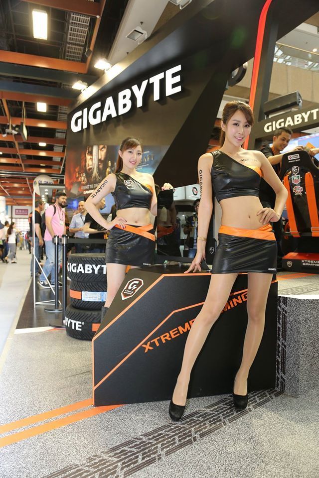 Gigabyte hostessy