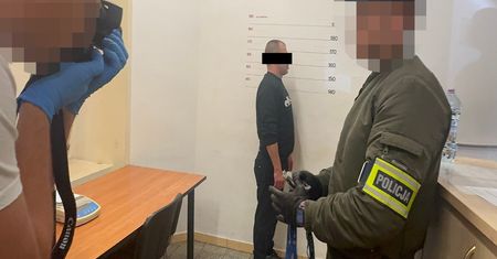 Porwał i okradł 38-latka. Napastnik ukrył się pod dziecięcym łóżkiem