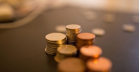Jak odbywa się wycena monet online?