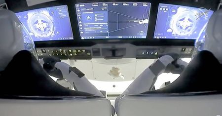 NASA i SpaceX świętują sukces. Kapsuła Dragon 2 dotarła na ISS