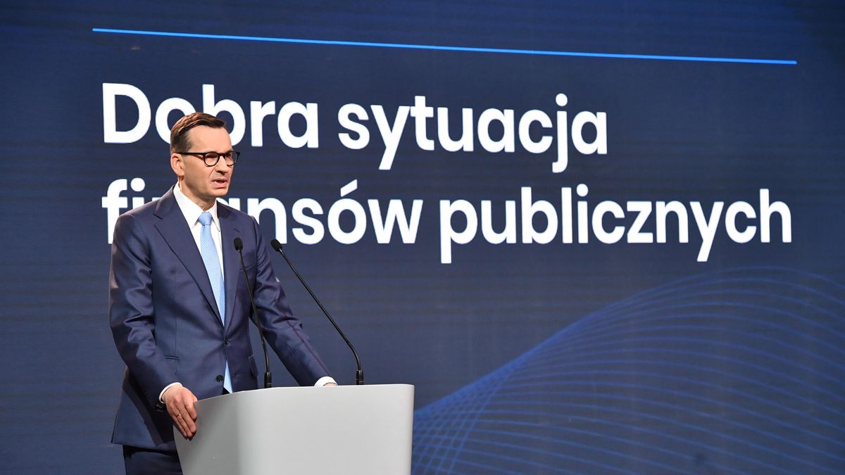 Premier Mateusz Morawiecki przekonuje, że finanse kraju są w dobrej sytuacji, ale 13. emeryturę wypłaci z pieniędzy na czarną godzinę