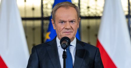 Polska podąża "grecką ścieżką". "Gdzieś w oddali jest przepaść" [OPINIA]
