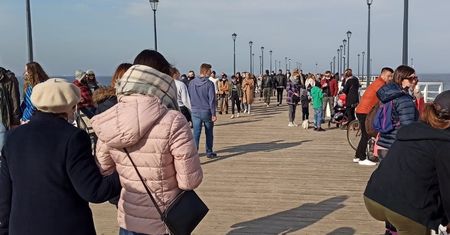 Trójmiasto. Tłumy nad morzem korzystały z pięknej pogody
