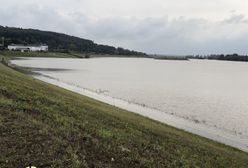 Cisza po i przed burzą. Mieszkańcy Raciborza pielgrzymują nad zbiornik. "Boimy się"