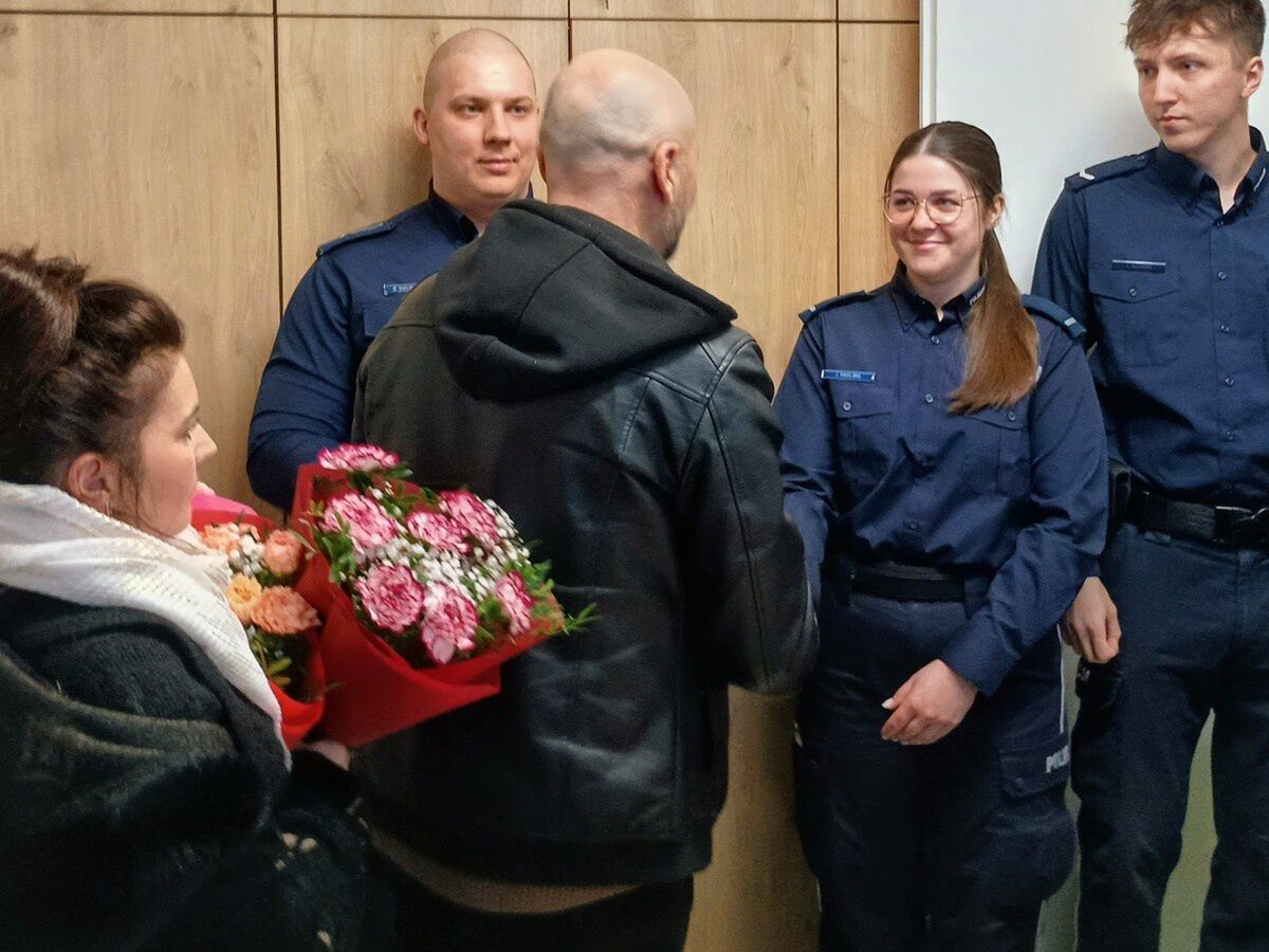 Wzruszające spotkanie w Sierpcu. Kobieta podziękowała policjantom za uratowanie życia!
