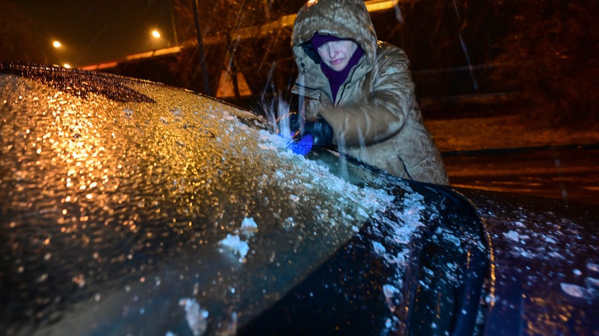 Marznące opady dają się we znaki.
