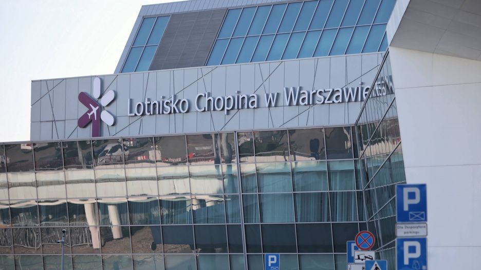 Warszawa. Na Lotnisko Chopina dzwonił mężczyzna informując o ładunkach wybuchowych w samolotach