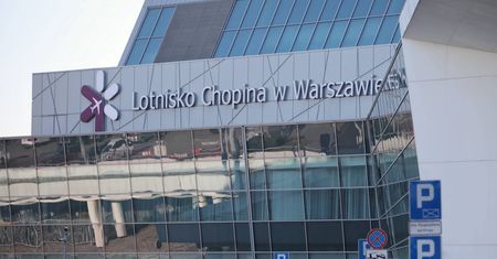 Warszawa. Dzwonił na lotnisko, informując o bombie. Jest śledztwo