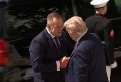 Stalowy uścisk Trumpa. Tak siłował się z Nawrockim "na rękę"