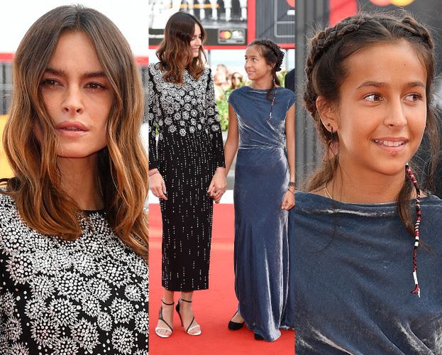 Wenecja 2018: Kasia Smutniak z córką i partnerem na czerwonym dywanie