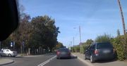 Niecierpliwy kierowca Passata. Wyprzedzał jadąc po chodniku