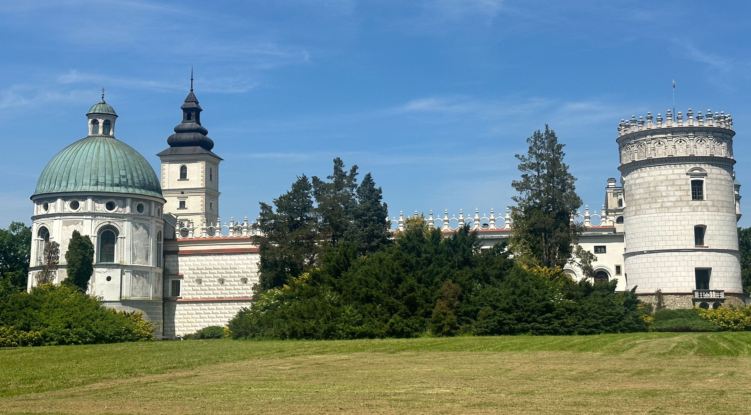 Widok na zamek w Krasiczynie od strony zachodniej.