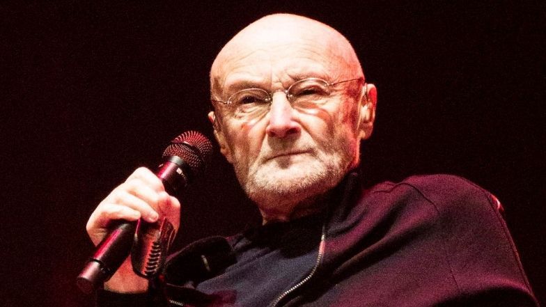 Phil Collins śpiewa przeboje Genesis na scenie w Berlinie