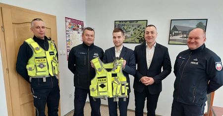 Wpadka policji. Zarzuty ws. kampanii i znikających komentarzy