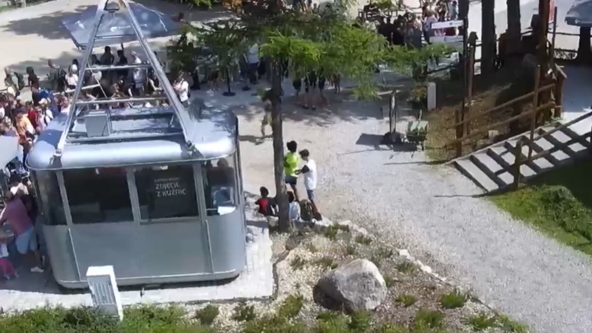 Kuźnice - kolej na Kasprowy Wierch. To właśnie Kuźnicach jest szczególny problem ze śmieciami