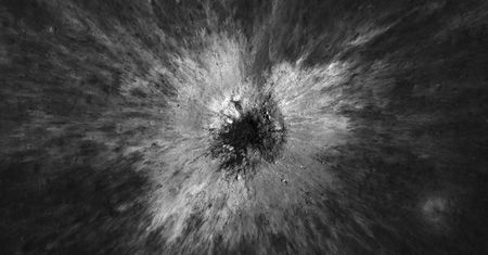 NASA odkryła świeży krater na Księżycu. Ma ponad 220 metrów