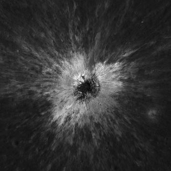 Raz na sto lat. Nowy krater księżycowy odkryty przez sondę NASA