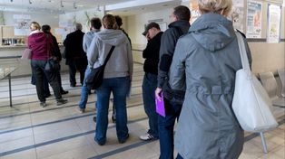 Polacy szturmują urzędy. 500 zł kary dziennie za spóźniony wniosek