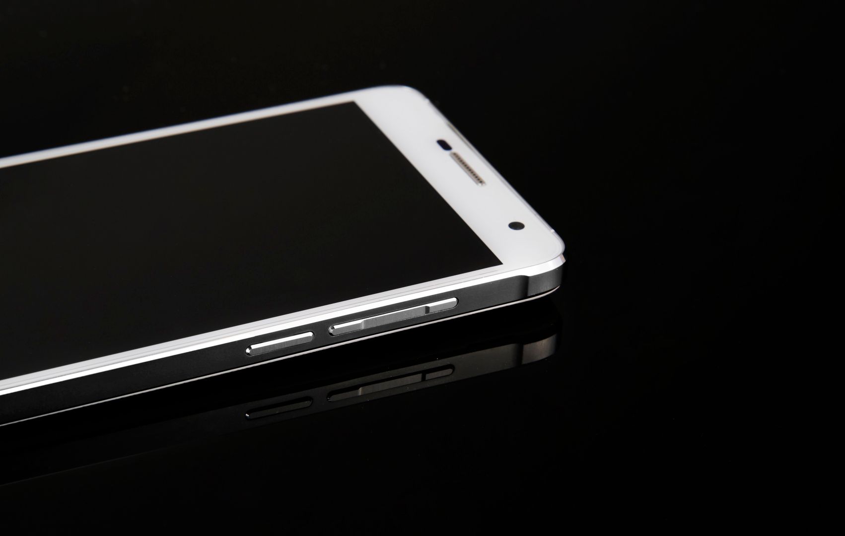Doogee DG750 Iron Bone to metalowy smartfon za 549 złotych 1