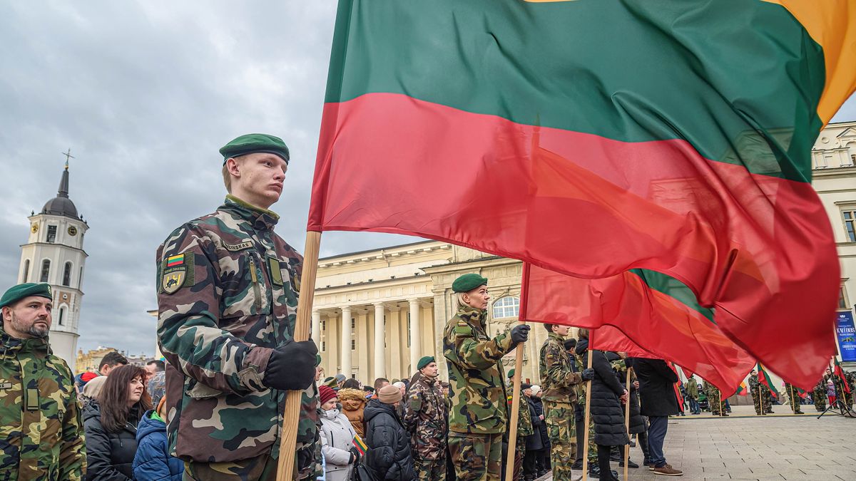 VILNIUS, LITHUANIA - 2023/01/01: Lithuanian servicemen stand in the guard of honor while holding Lithuania flags during the solemn ceremony in honor of the National Flag Day on the Cathedral Square in Vilnius. Every year on January 1st, Lithuania commemorates January 1, 1919, when a group of volunteers first raised the red-yellow-green tricolor as a symbol of free Lithuania on the tower of Gediminas Castle. (Photo by Yauhen Yerchak/SOPA Images/LightRocket via Getty Images)