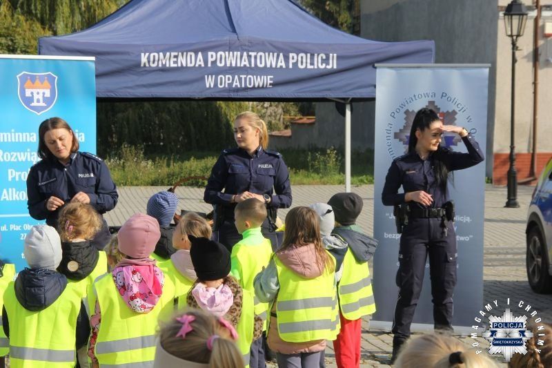Świeć Przykładem – noś odblaski. Policjanci na opatowskim rynku