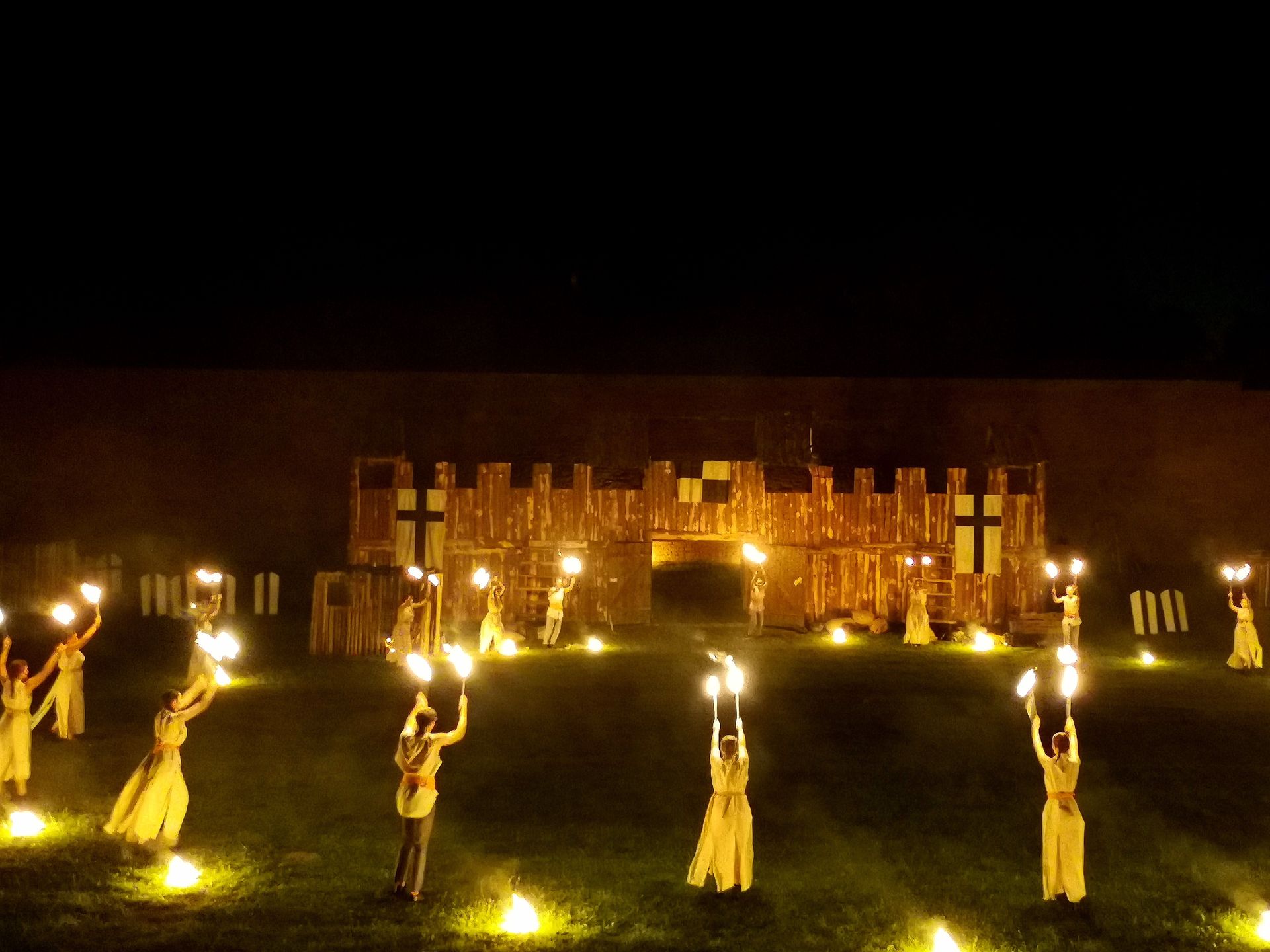 Elementy inscenizacji z wykorzystaniem ognia robią ogromne wrażenie