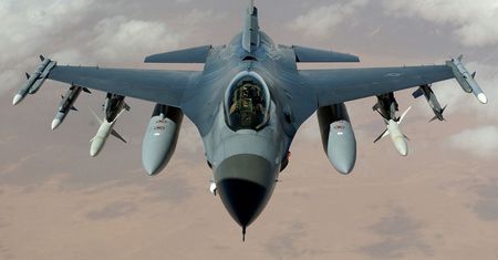 Ile w Polsce zarabia pilot F-16? Niektórzy będą zaskoczeni