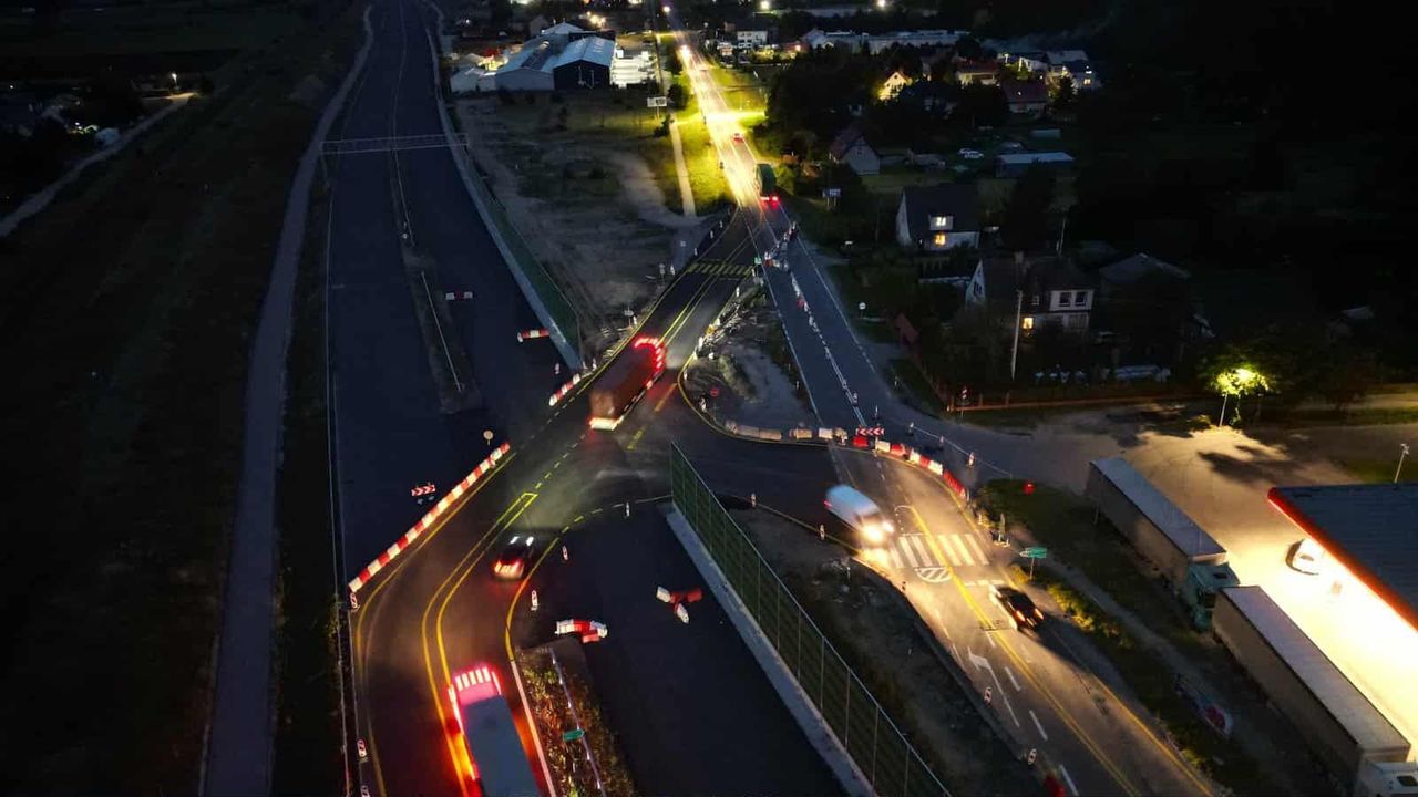 Mosty: Ciemno przy wjeździe na odcinek drogi na budowie S-6