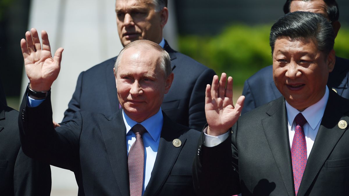 W�adimir Putin, Xi JinpingRadek Pietruszkadyplomacja, forum pasa i szlaku, nowy jedwabny szlak, powitanie, rozmowy, rozw�j, siec po��cze�, wizyta, W�adimir Putin, Xi Jinping, yanqi lake, polityk polityka, spotkanie, zagraniczna