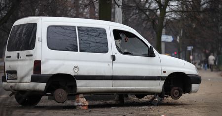 Francja: Rodzice zostawili dzieci w rozgrzanym aucie. Powód? Były "nieznośne"