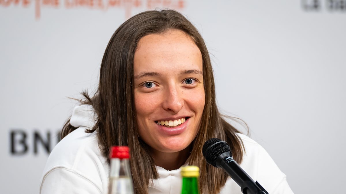 PARIS, FRANCE - MAY 24: Iga Swiatek of Poland talks to the media ahead of the French Open at Roland Garros on May 24, 2024 (Photo by Robert Prange/Getty Images)